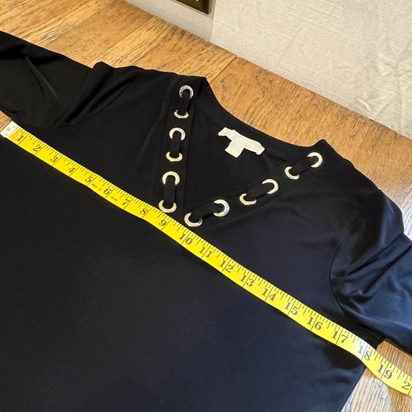 🖤 MICHAEL Michael Kors - Eyelet Lace-Up Top - Size S - Picture 8 of 9